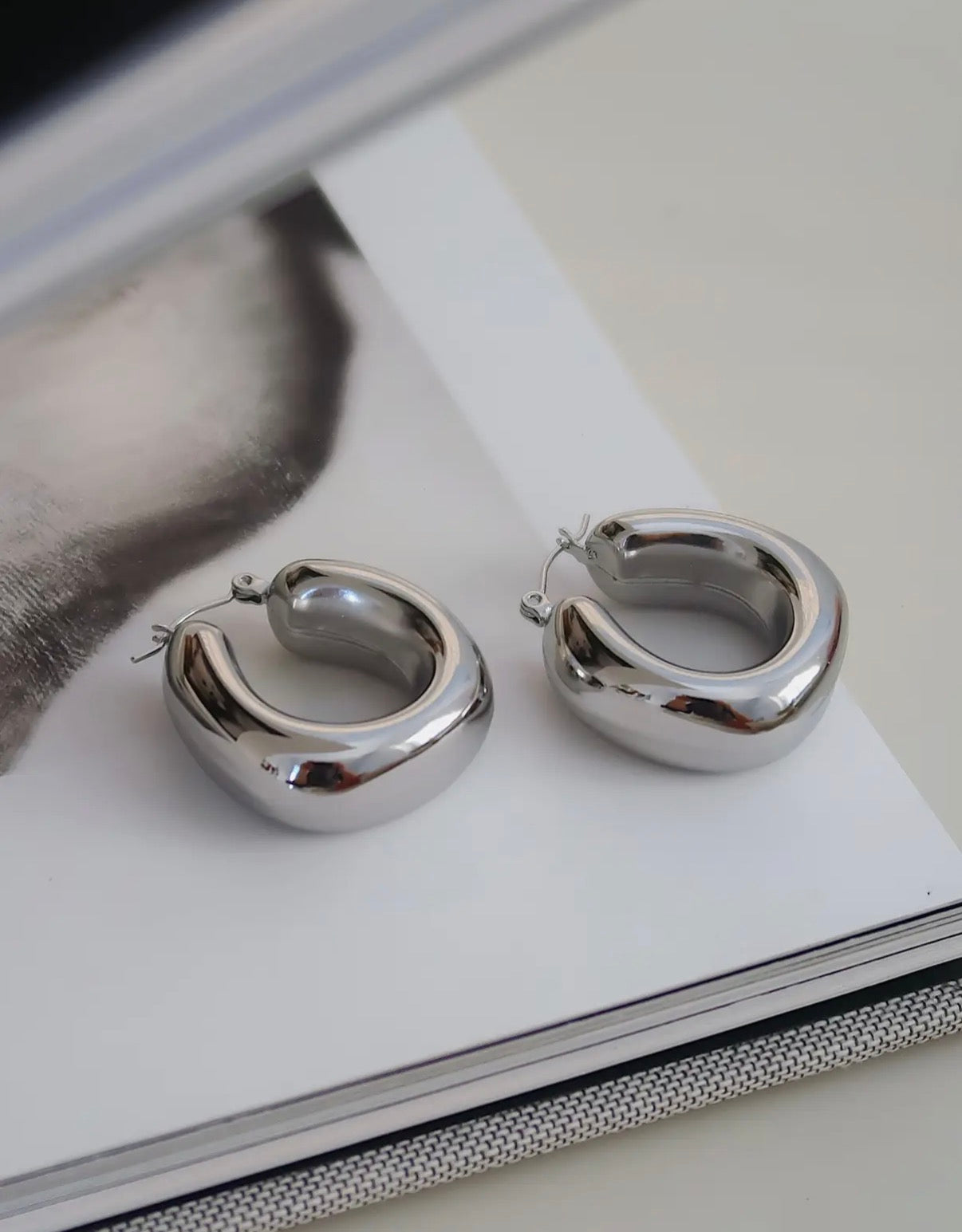 Silver Hunter Uhoop Earrings