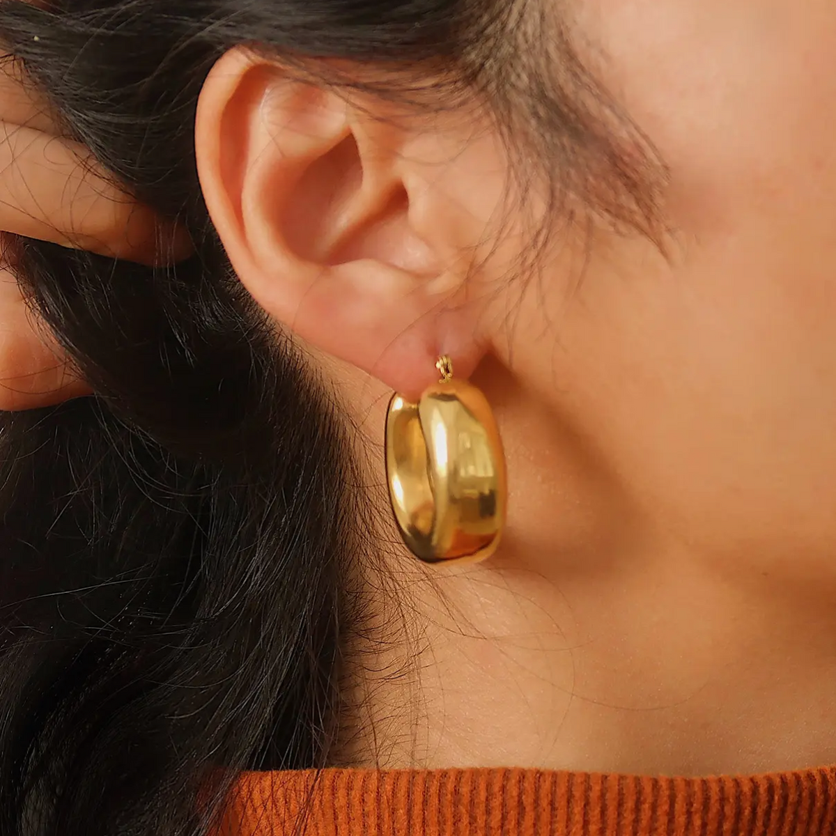 Gold Hunter Uhoop Earrings